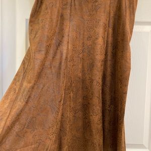 Ankle length skirt. Size L